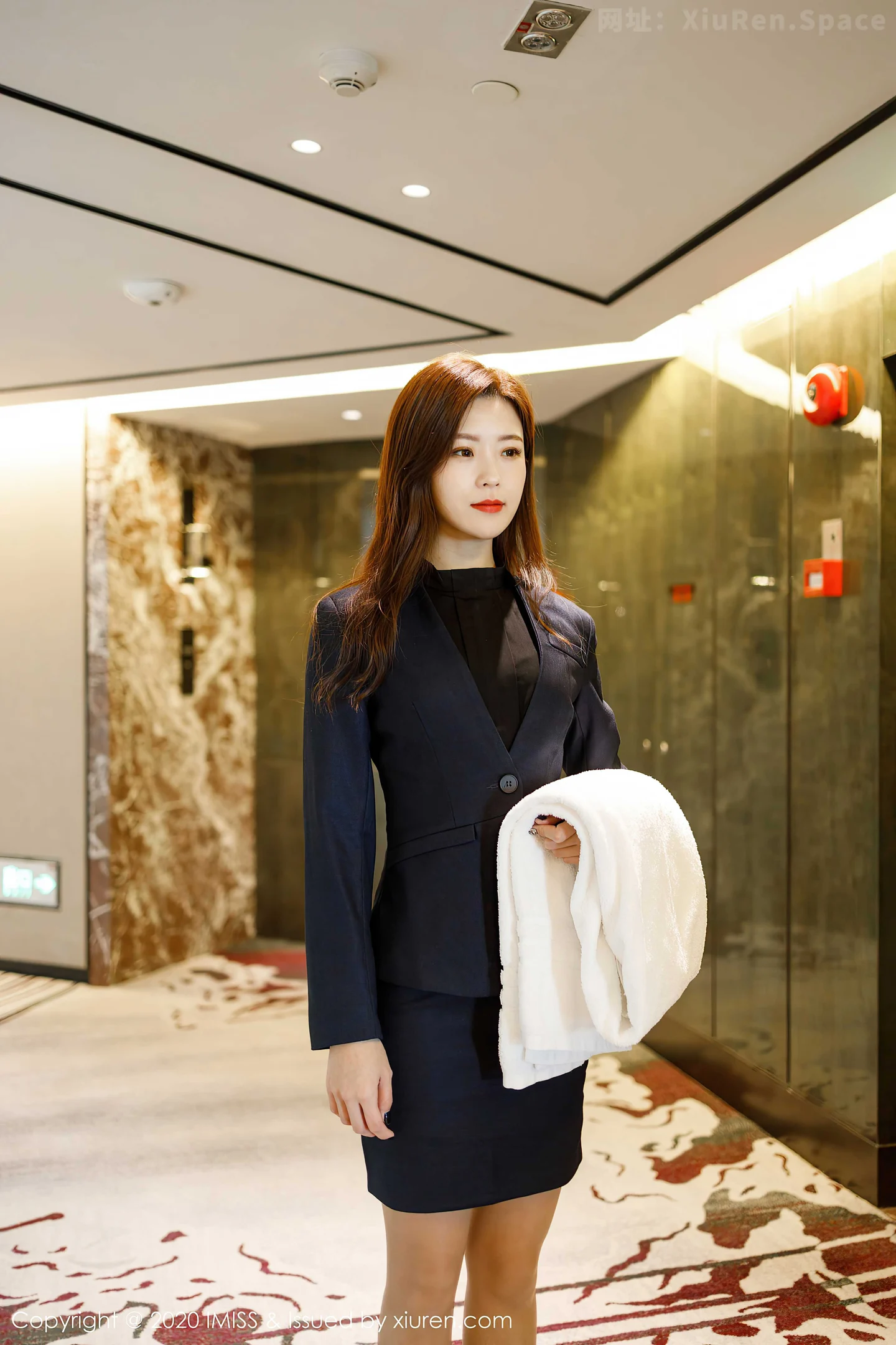 图片[3]-[IMISS爱蜜社]Vol.491 嫩模杨紫嫣Cynthia酒店管家主题私房脱肉丝裤袜诱惑写真71P-秀人网官方网站